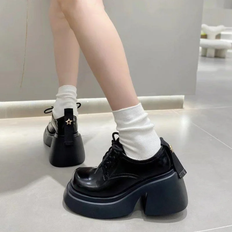 2023 אביב עבה עם סוליות עור קטנים נעלי נשים עבה עקבים מזדמן אישיות שרוכים אופנה ילדה חיזוק נעליים בודד - 3