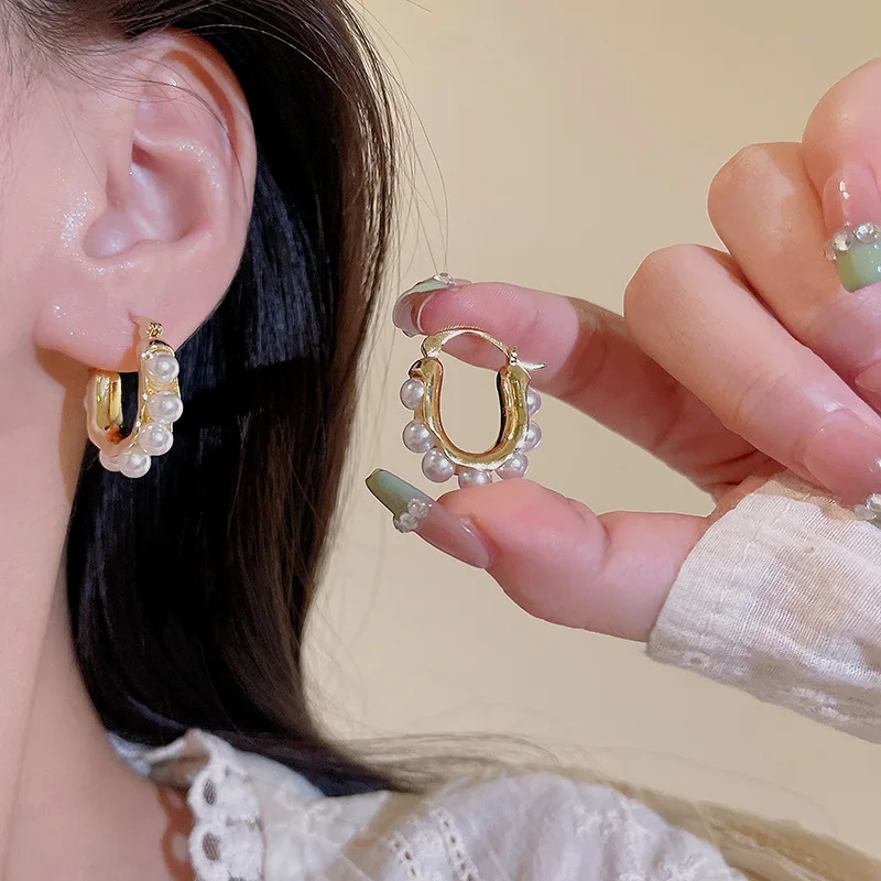 FAQHV קוריאנית נישה עיצוב פשוט ואלגנטי חיקוי פרל עגילי חישוק 2023 חמוד אופנה ילדה מתוקה תכשיטים, אביזרים למסיבה - 5